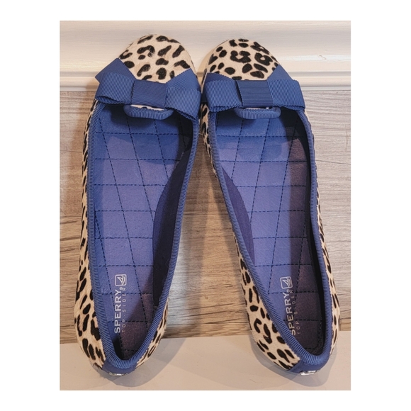 Like New Women's Sperry Leopard Blue Slip On Shoes 7 - Picture 2 of 5